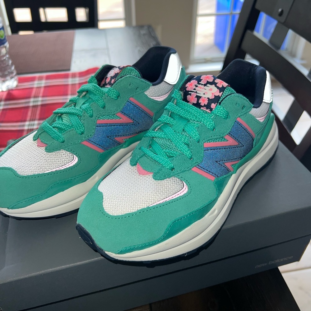 BRAND New! Women’s, lifestyle new balance, size 6 1/2 pink, navy blue,teal/green